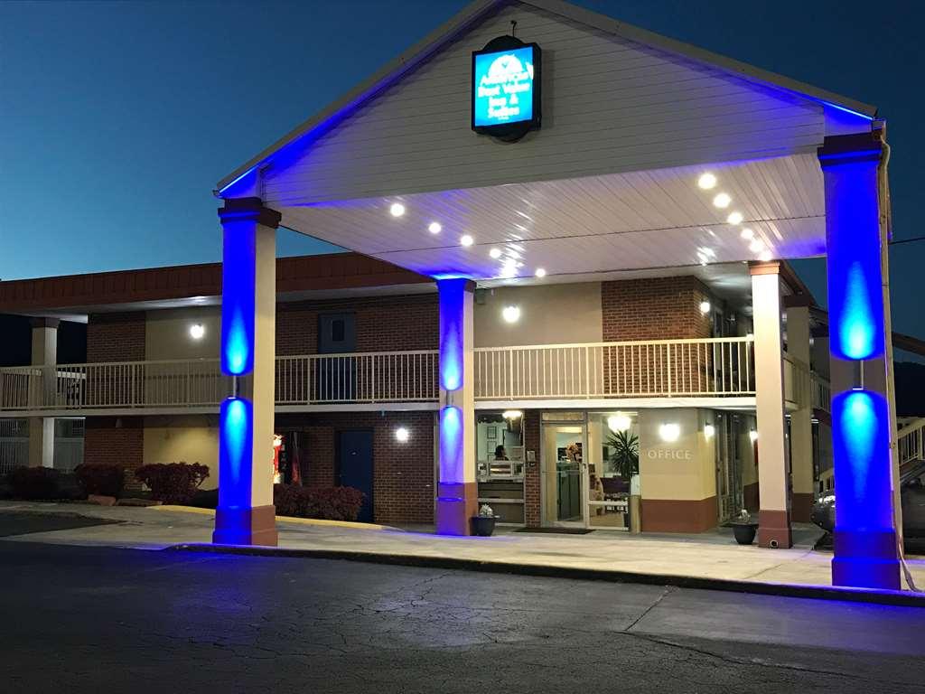 Rodeway Inn Dalton Exterior photo
