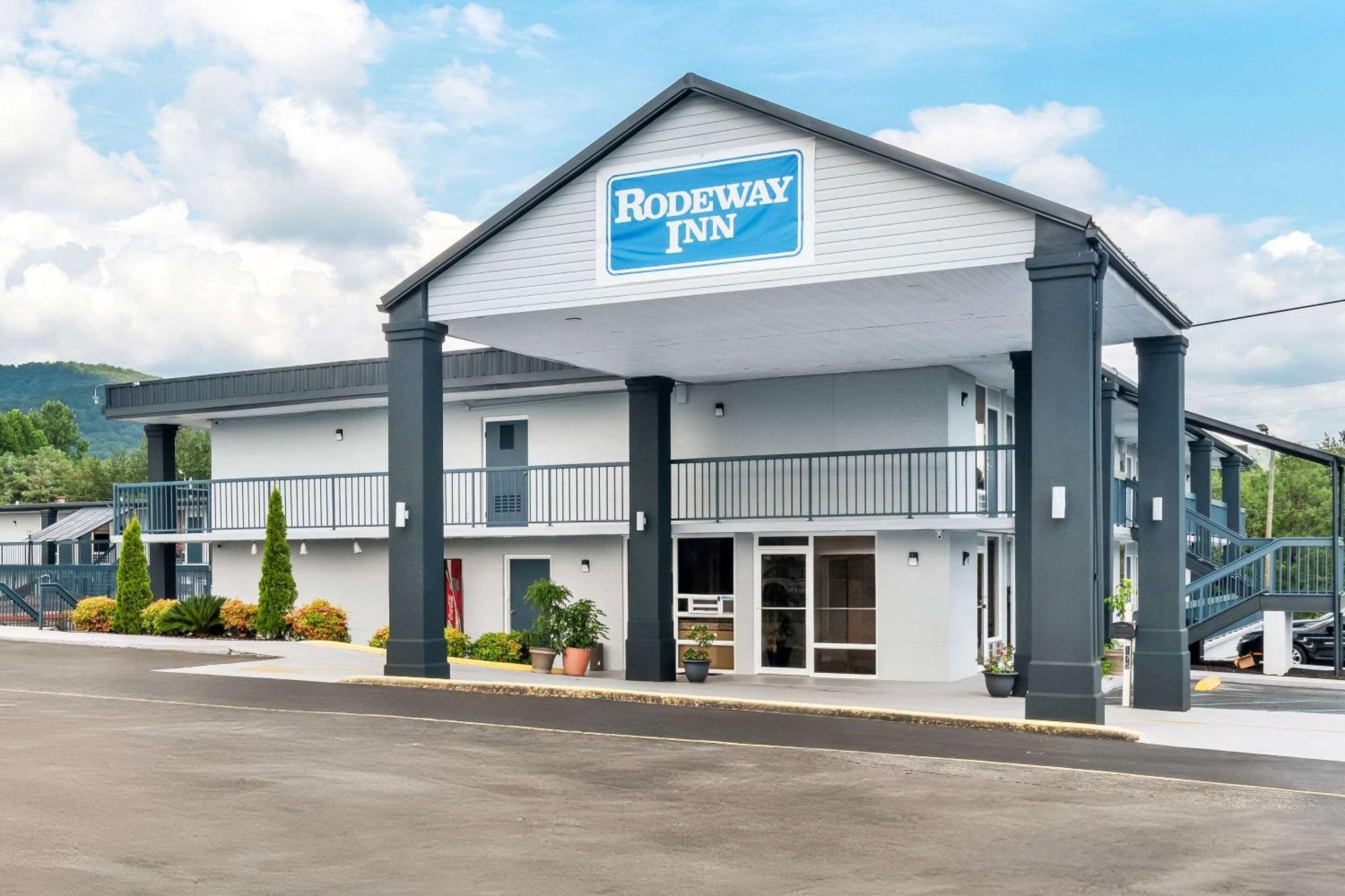 Rodeway Inn Dalton Exterior photo