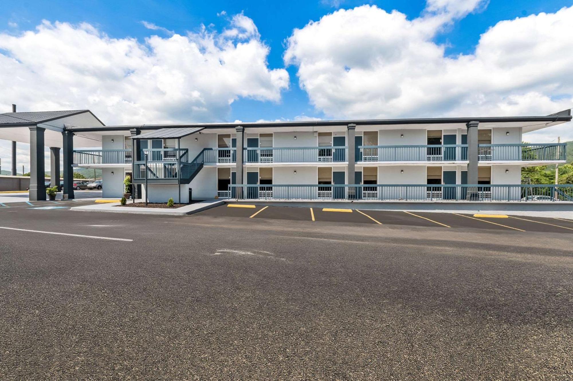 Rodeway Inn Dalton Exterior photo