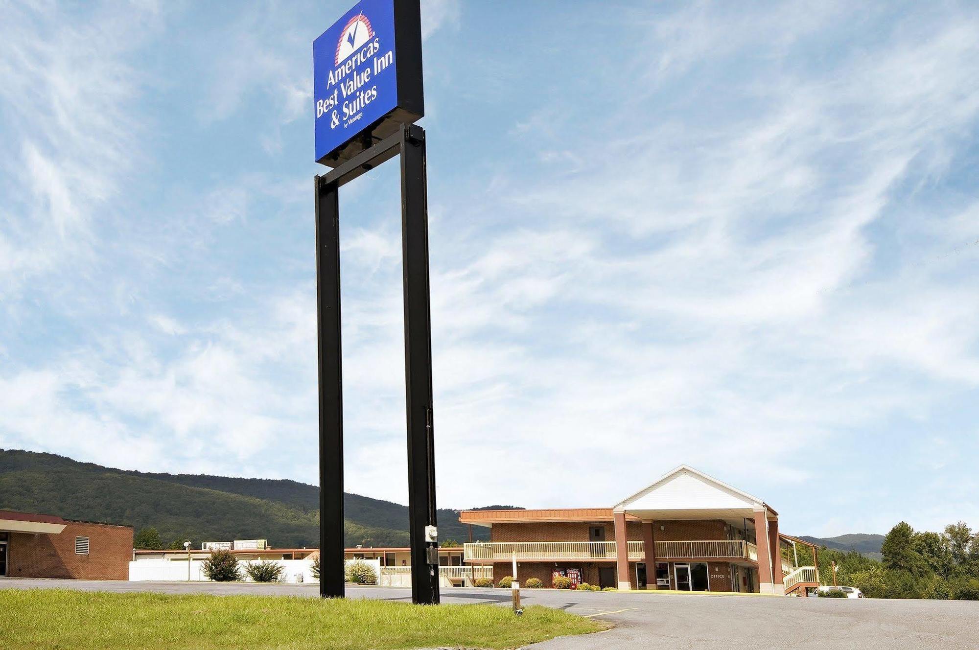 Rodeway Inn Dalton Exterior photo